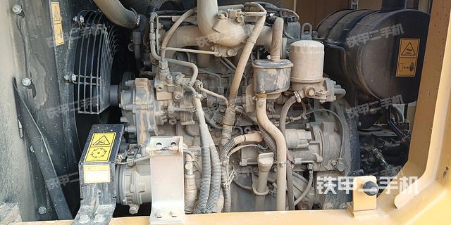 液壓泵艙室正面整體(整機(jī)外觀) 液壓泵艙室正面整體(整機(jī)外觀)
