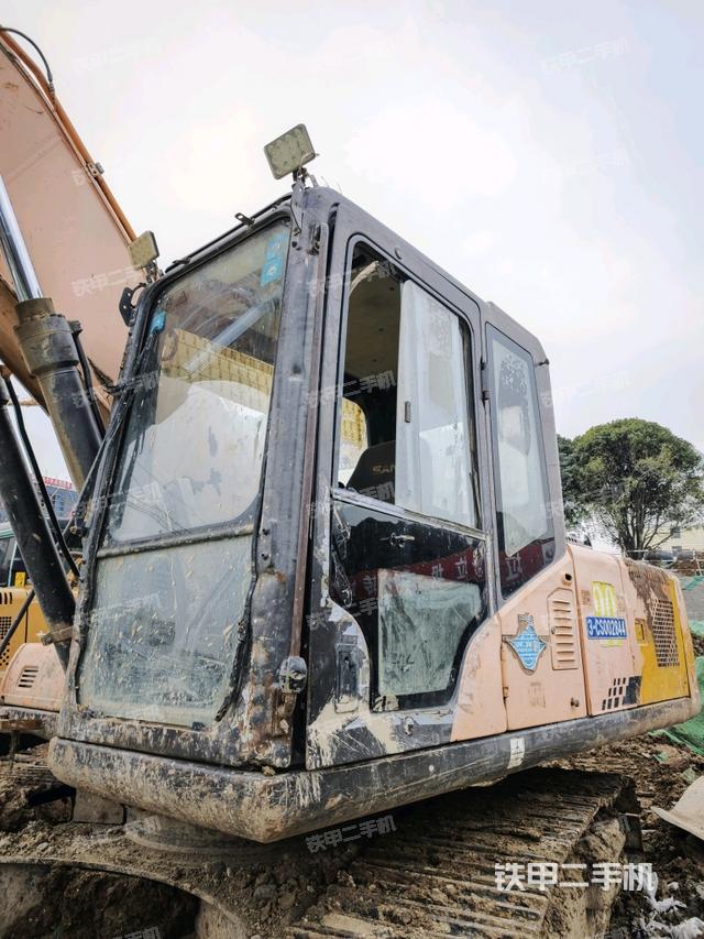 駕駛室左前45度（駕駛室部分）