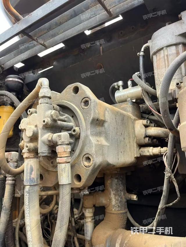 液壓泵斜45?左（大件艙室）