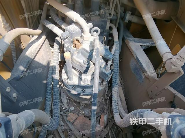 回轉(zhuǎn)馬達(dá)和主控閥(整機(jī)外觀) 回轉(zhuǎn)馬達(dá)和主控閥(整機(jī)外觀)