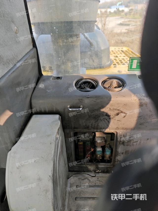 后窗玻璃角標（駕駛室部分）