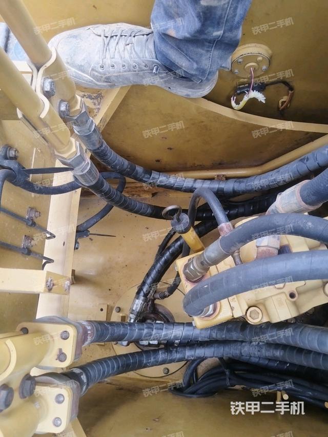 中央回轉接頭特寫（上車部件）