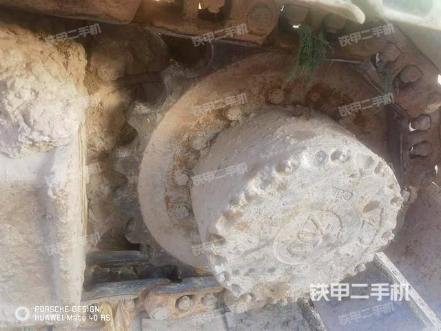 單側(cè)履帶整體(整機(jī)外觀) 單側(cè)履帶整體(整機(jī)外觀)