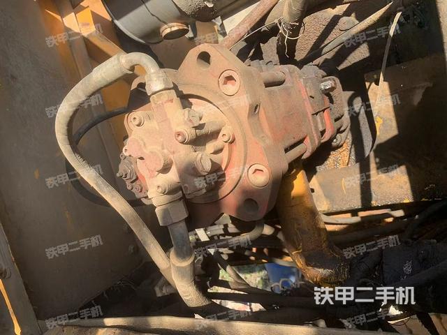 液壓泵艙室正面整體(整機(jī)外觀) 液壓泵艙室正面整體(整機(jī)外觀)