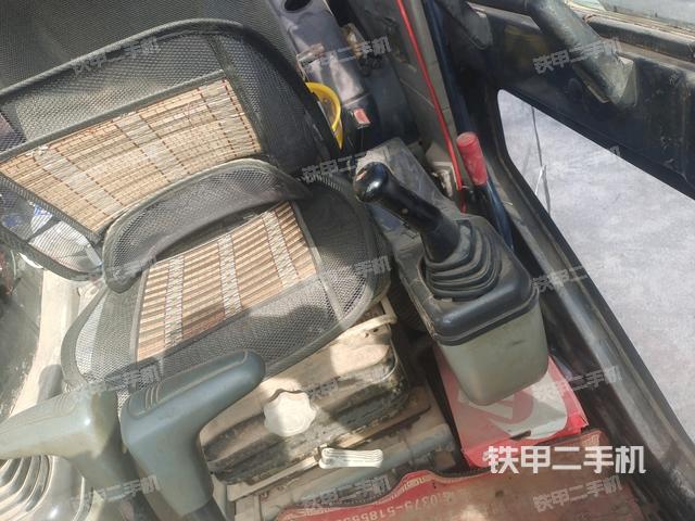 后窗玻璃角標(biāo)(駕駛室部分) 后窗玻璃角標(biāo)(駕駛室部分)