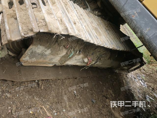 右驅(qū)動輪（行走機(jī)構(gòu)）