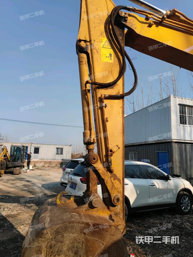 小臂整体左后(工作和回转装置) 小臂整体左后(工作和回转装置)