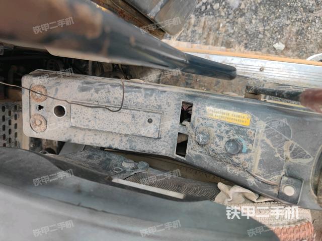 座椅右侧控制台/钥匙门/油门/含右手柄(驾驶室部分) 座椅右侧控制台/钥匙门/油门/含右手柄(驾驶室部分)