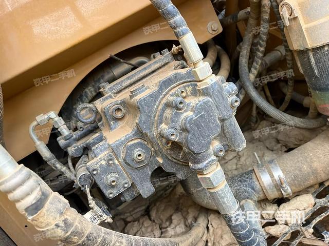 液壓泵艙室正面整體(整機(jī)外觀) 液壓泵艙室正面整體(整機(jī)外觀)
