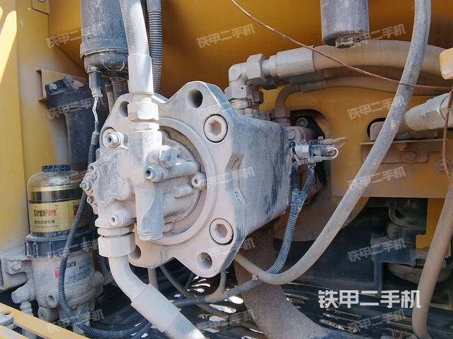 液壓泵艙室正面整體(整機(jī)外觀) 液壓泵艙室正面整體(整機(jī)外觀)