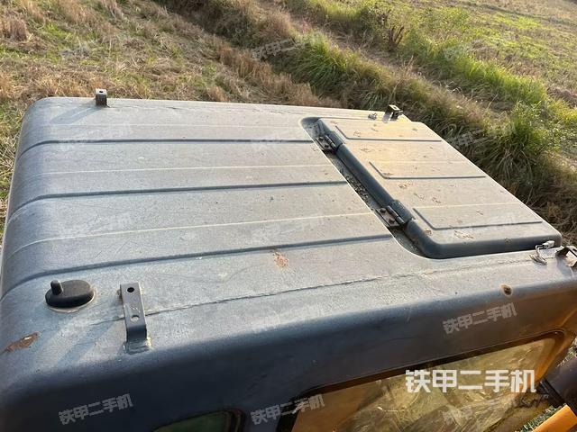 駕駛室頂部(整機外觀) 駕駛室頂部(整機外觀)