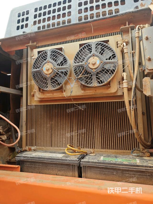 散熱器正面(大件艙室) 散熱器正面(大件艙室)