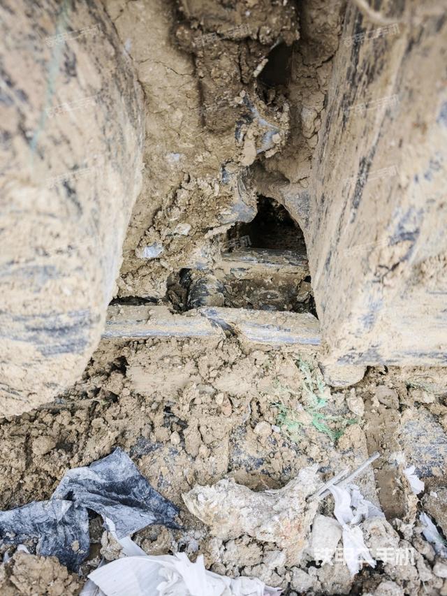 右驅(qū)動(dòng)輪（行走機(jī)構(gòu)）