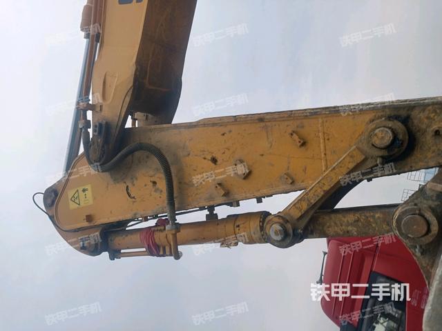 小臂整體左后(工作和回轉裝置) 小臂整體左后(工作和回轉裝置)