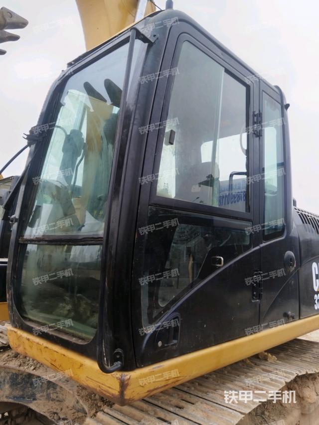 駕駛室左前45度（駕駛室部分）