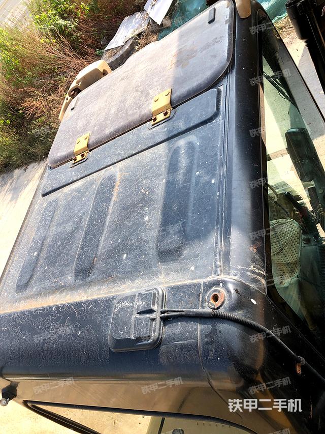 駕駛室頂部(整機外觀) 駕駛室頂部(整機外觀)