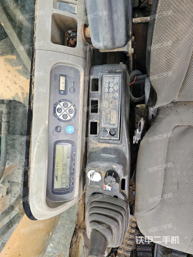 座椅右側(cè)控制臺/鑰匙門/油門/含右手柄（駕駛室部分）