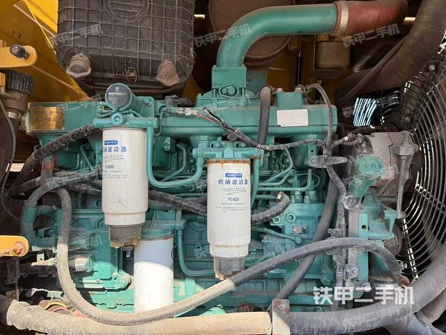 發(fā)動機(jī)右側(cè)（整機(jī)外觀及大件）