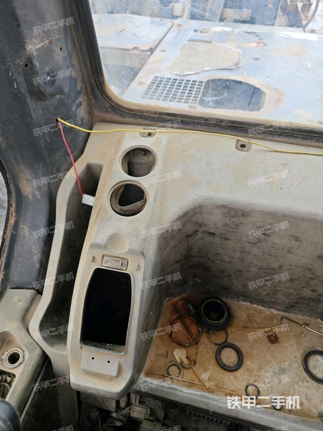 后窗玻璃角標(biāo)（駕駛室部分）