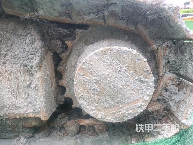 右驅(qū)動輪（行走機(jī)構(gòu)）