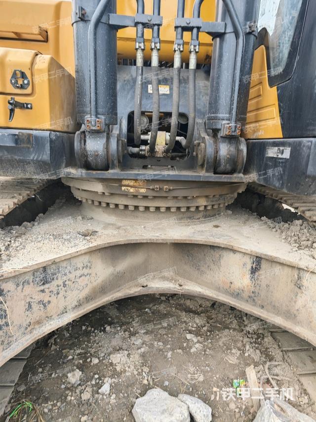 轉(zhuǎn)盤和下車架正前（工作和回轉(zhuǎn)裝置）