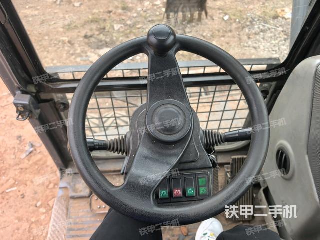 座椅右側(cè)控制臺/鑰匙門/油門/含右手柄(駕駛室部分) 座椅右側(cè)控制臺/鑰匙門/油門/含右手柄(駕駛室部分)