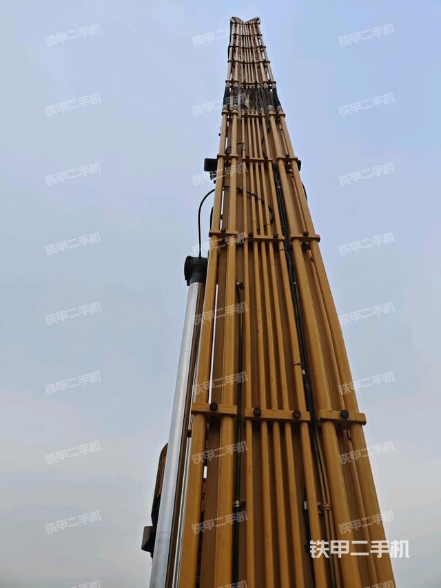 大臂背部俯視（工作和回轉(zhuǎn)裝置）