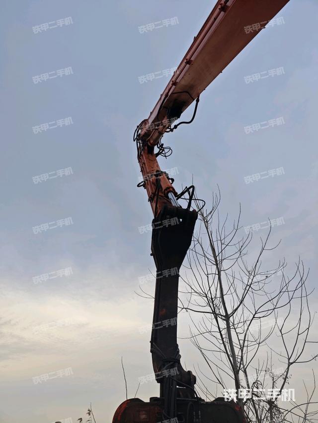 小臂整體左后(工作和回轉(zhuǎn)裝置) 小臂整體左后(工作和回轉(zhuǎn)裝置)