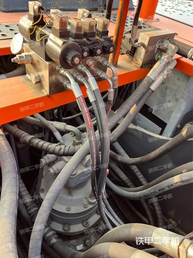 回轉(zhuǎn)馬達(dá)（上車部件）