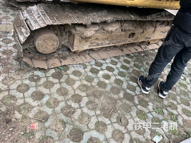 轉盤和下車架正前(工作和回轉裝置) 轉盤和下車架正前(工作和回轉裝置)