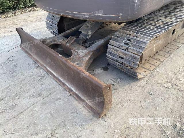 轉(zhuǎn)盤和下車架正前(工作和回轉(zhuǎn)裝置) 轉(zhuǎn)盤和下車架正前(工作和回轉(zhuǎn)裝置)