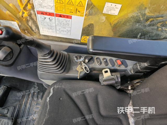 座椅右側控制臺/鑰匙門/油門/含右手柄（駕駛室部分）