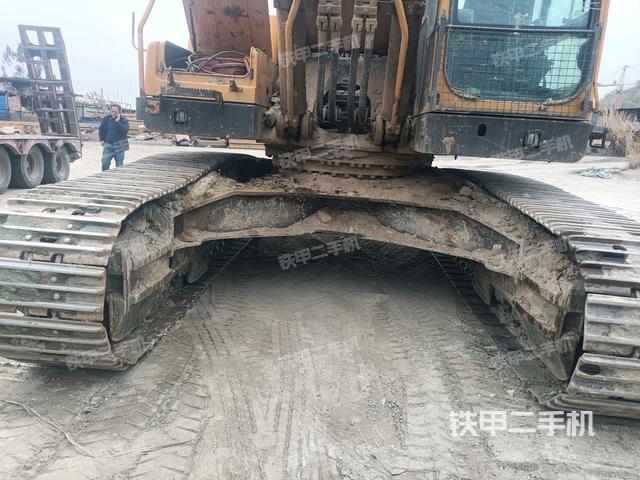 轉盤和下車架正前(工作和回轉裝置) 轉盤和下車架正前(工作和回轉裝置)