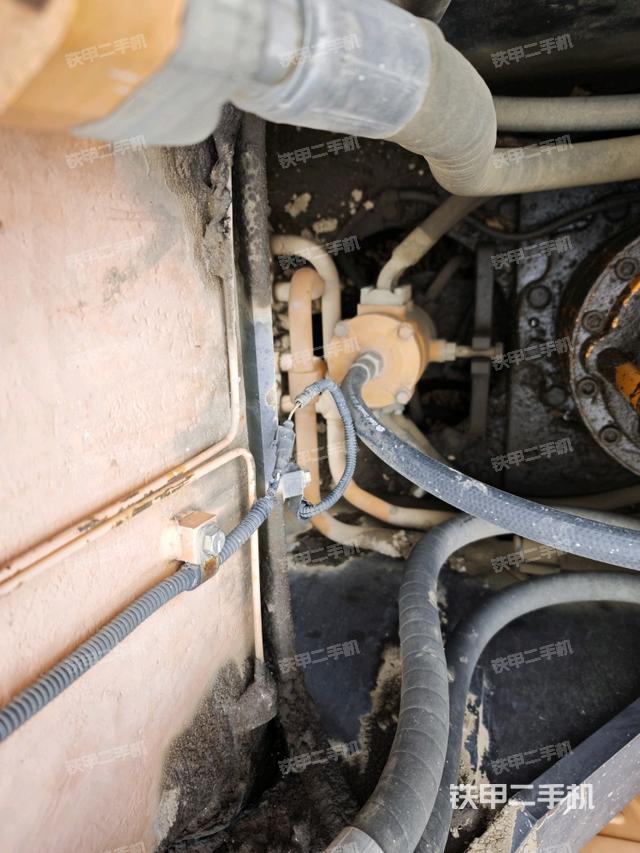 中央回轉(zhuǎn)接頭特寫（上車部件）