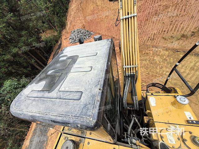 駕駛室頂部(整機(jī)外觀) 駕駛室頂部(整機(jī)外觀)