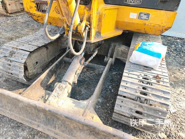 转盘和下车架正前（工作和回转装置）