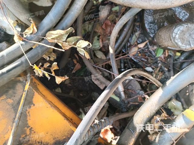 中央回轉(zhuǎn)接頭特寫(xiě)（上車部件）