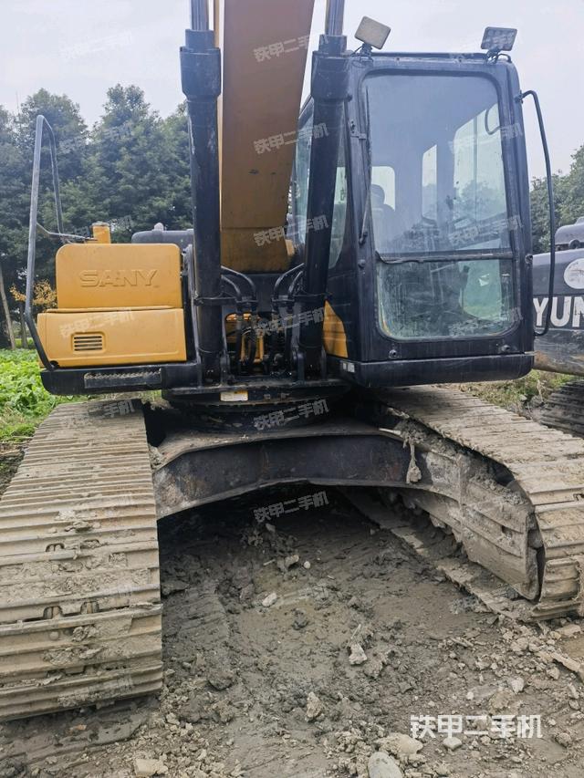 轉(zhuǎn)盤和下車架正前(工作和回轉(zhuǎn)裝置) 轉(zhuǎn)盤和下車架正前(工作和回轉(zhuǎn)裝置)