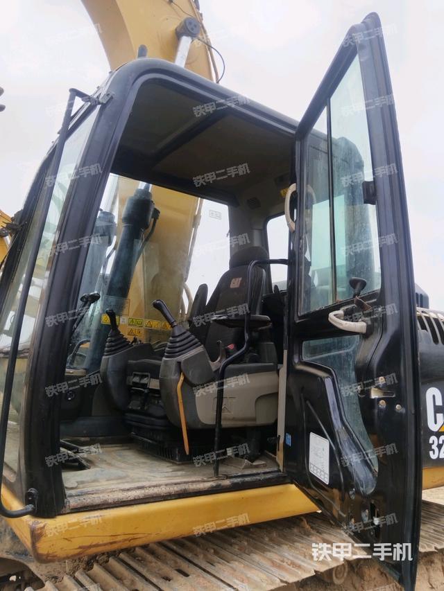 右側玻璃角標（駕駛室部分）