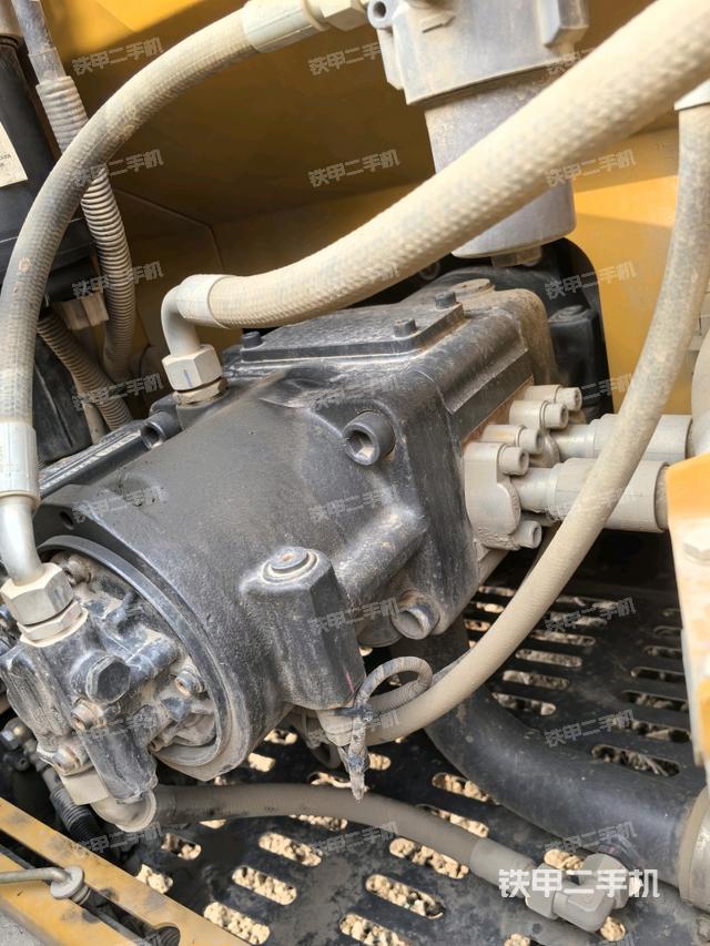 液壓泵斜45?左（大件艙室）