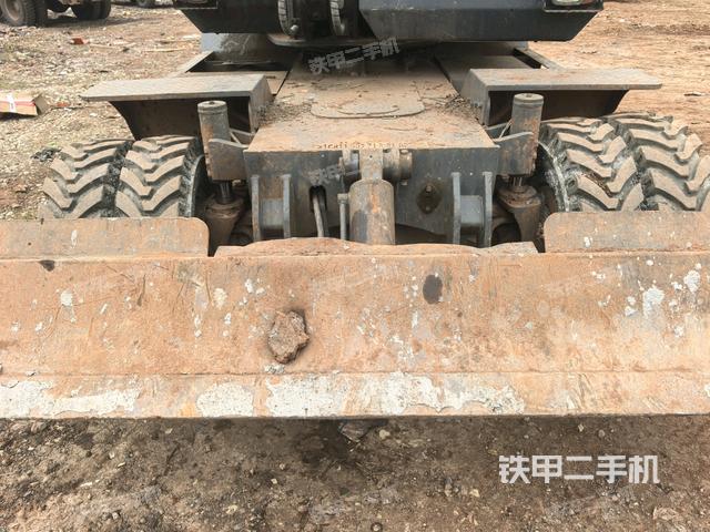 轉(zhuǎn)盤和下車架正前(工作和回轉(zhuǎn)裝置) 轉(zhuǎn)盤和下車架正前(工作和回轉(zhuǎn)裝置)