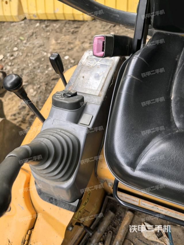 座椅右側控制臺/鑰匙門/油門/含右手柄（駕駛室部分）