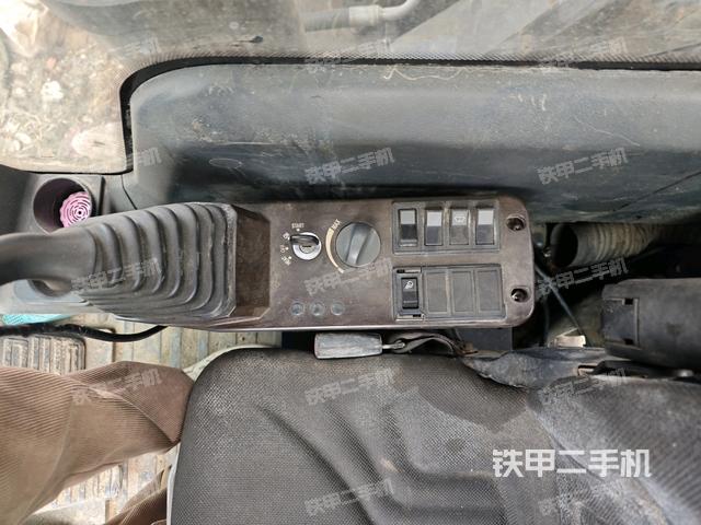 座椅右側(cè)控制臺/鑰匙門/油門/含右手柄（駕駛室部分）