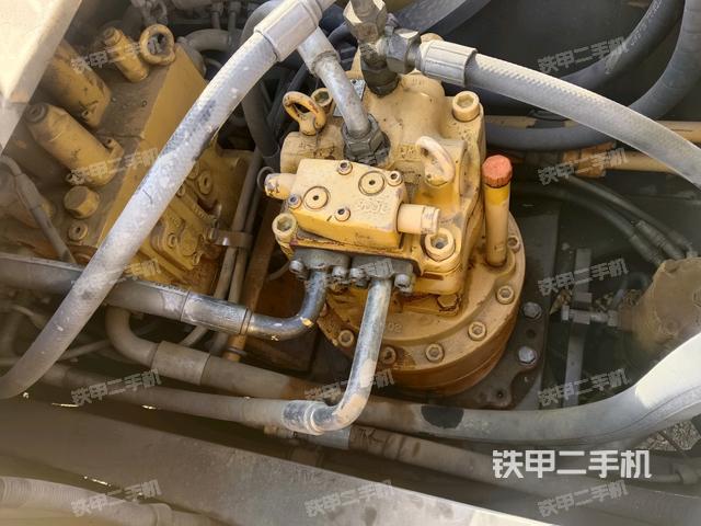 回轉(zhuǎn)馬達(dá)和主控閥（整機(jī)外觀）