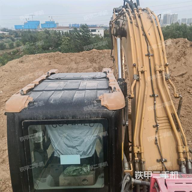 駕駛室頂部（整機外觀）