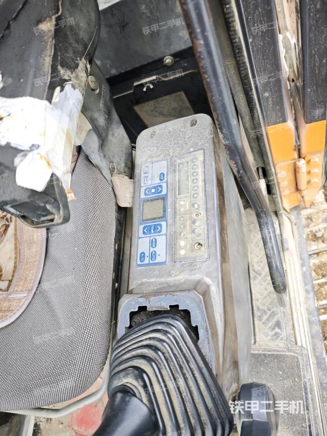 座椅左側(cè)控制臺(tái)/音響/含左手柄（駕駛室部分）