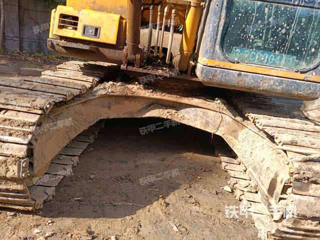 轉(zhuǎn)盤和下車架正前（工作和回轉(zhuǎn)裝置）