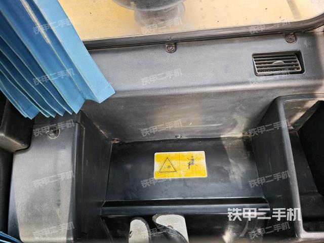 座椅右側(cè)控制臺(tái)/鑰匙門/油門/含右手柄（駕駛室部分）