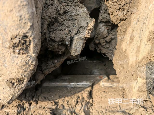 右驅(qū)動輪（行走機構(gòu)）