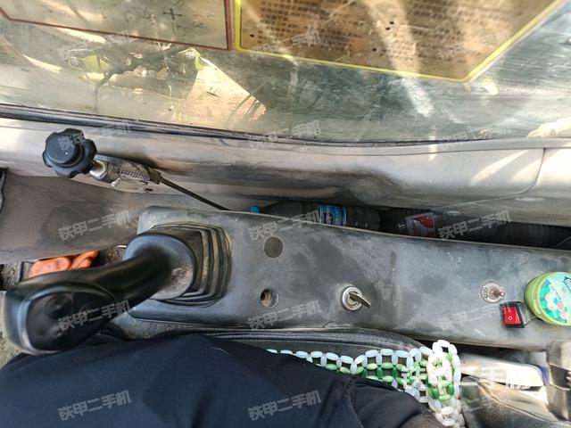 座椅右側(cè)控制臺(tái)/鑰匙門/油門/含右手柄（駕駛室部分）